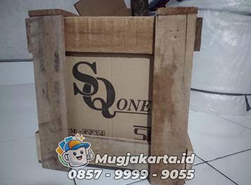 Packing kayu MugJakarta untuk pengiriman luar kota